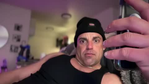 Snapshot of thebuzz777 chatting on January 23, 1:56 pm theBuzz777 online show from January 23, 1:56 pm