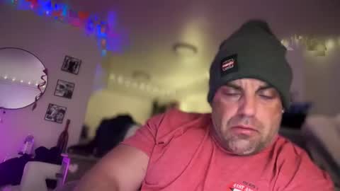 Snapshot of thebuzz777 chatting on February 5, 8:43 am theBuzz777 online show from February 5, 8:43 am