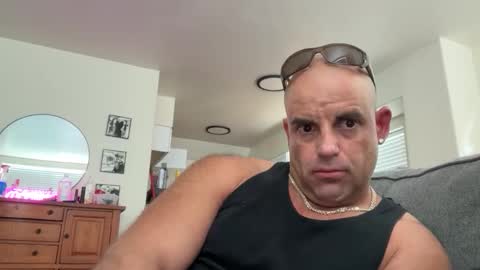 Snapshot of thebuzz777 chatting on October 28, 10:45 pm theBuzz777 online show from October 28, 10:45 pm