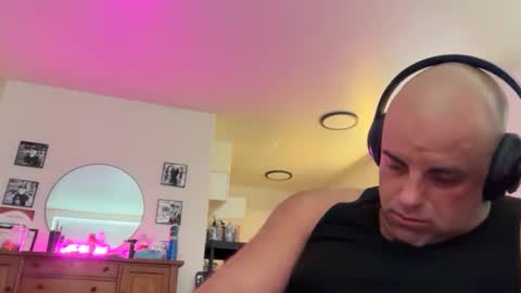 Snapshot of thebuzz777 chatting on November 30, 4:11 pm theBuzz777 online show from November 30, 4:11 pm