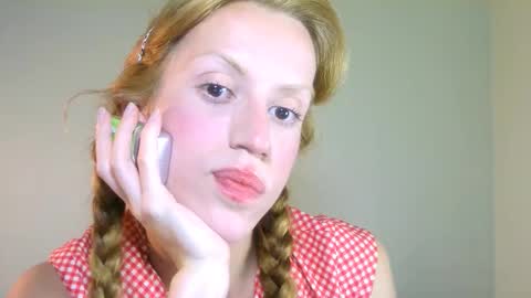 Yolanda online show from September 22, 6:43 pm