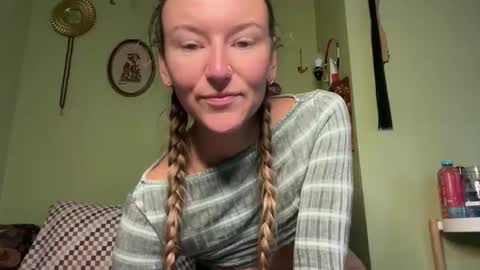 Fae online show from October 15, 8:09 pm