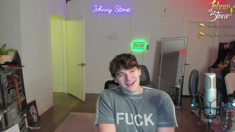Snapshot of thejohnnystone chatting on December 13, 1:26 am Johnny Stone online show from December 13, 1:26 am