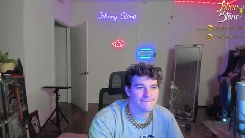 Snapshot of thejohnnystone chatting on December 16, 1:21 am Johnny Stone online show from December 16, 1:21 am