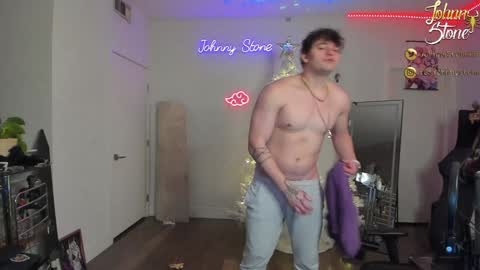 Snapshot of thejohnnystone chatting on December 19, 1:39 am Johnny Stone online show from December 19, 1:39 am