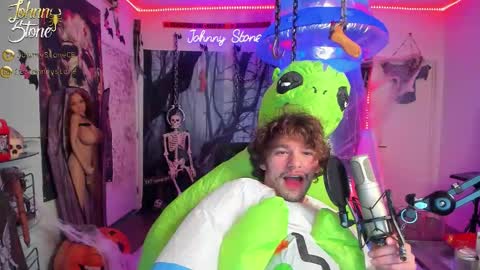 Snapshot of thejohnnystone chatting on October 18, 12:57 am Johnny Stone online show from October 18, 12:57 am