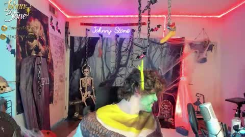 Snapshot of thejohnnystone chatting on October 22, 12:22 am Johnny Stone online show from October 22, 12:22 am