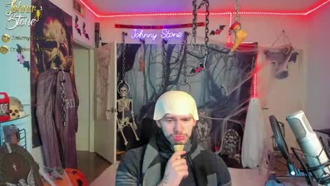Snapshot of thejohnnystone chatting on October 29, 12:13 am Johnny Stone online show from October 29, 12:13 am