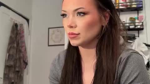 Snapshot of thelilahlusttt chatting on December 22, 5:04 am Lilah Lust Jonny Luv online show from December 22, 5:04 am