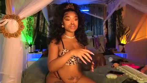 thelovelybrown online show from December 19, 7:10 pm