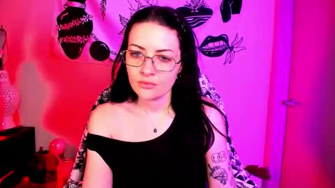 themelrose online show from November 30, 7:18 pm