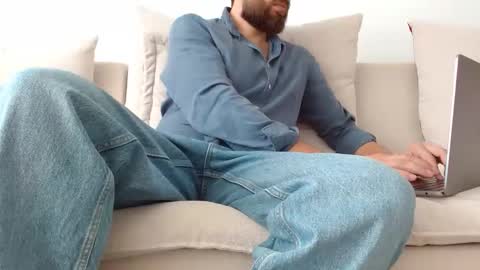 TheMonarchGoat online show from October 21, 6:03 am