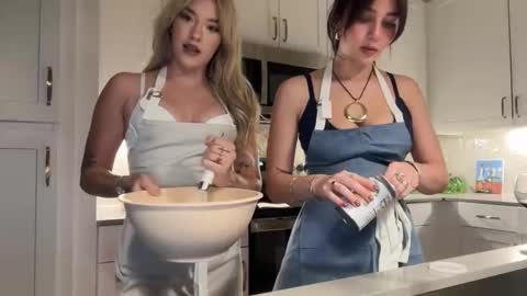 Snapshot of themykalaxo chatting on October 17, 12:01 am mykala online show from October 17, 12:01 am