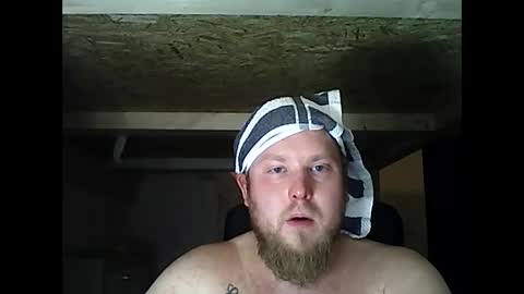 thenewdude1992 online show from March 1, 1:11 am