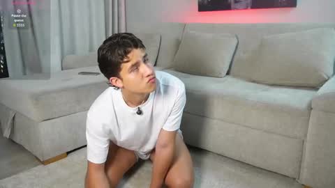  THEO- MATEO  online show from November 5, 11:05 pm