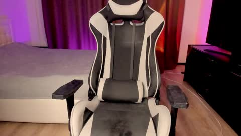 Snapshot of theresajhones chatting on February 23, 1:02 am Theresa online show from February 23, 1:02 am