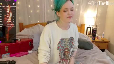 Snapshot of thetinyblue chatting on March 3, 9:37 pm Tiny Blue online show from March 3, 9:37 pm