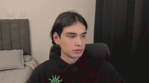 thiaan__ online show from December 14, 1:39 am