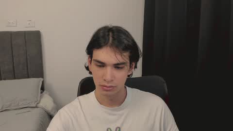 thiaan__ online show from December 22, 5:10 pm