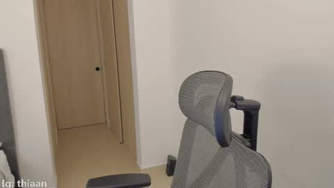 thiaan__ online show from November 8, 11:14 pm