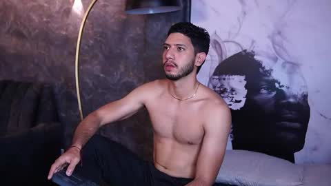 Snapshot of thiago_voss chatting on December 16, 12:21 pm Thiago online show from December 16, 12:21 pm