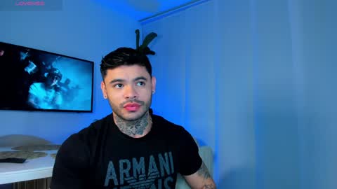 Snapshot of thiagoferrari1 chatting on January 15, 2:49 am thiago online show from January 15, 2:49 am