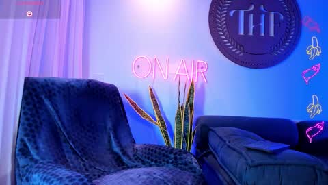 Snapshot of thiagoferrari1 chatting on October 16, 5:41 am thiago online show from October 16, 5:41 am