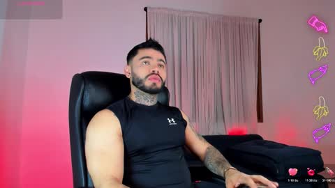 Snapshot of thiagoferrari1 chatting on November 24, 5:18 am thiago online show from November 24, 5:18 am