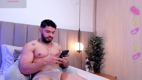 Snapshot of thiagoferrari1 chatting on December 14, 8:41 am thiago online show from December 14, 8:41 am