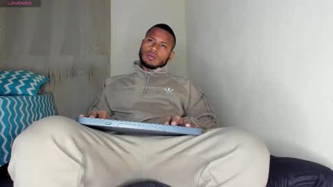 Thiago Instagram   online show from December 4, 12:42 am