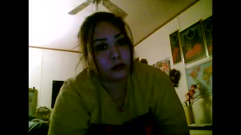 Snapshot of thickassazn93 chatting on December 13, 2:32 am thickassazn93 online show from December 13, 2:32 am