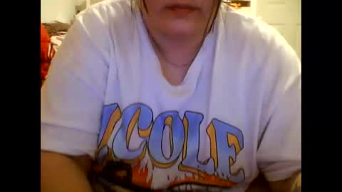 Snapshot of thickassazn93 chatting on December 16, 4:02 am thickassazn93 online show from December 16, 4:02 am