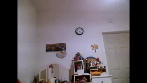 Snapshot of thickassazn93 chatting on December 17, 9:27 pm thickassazn93 online show from December 17, 9:27 pm