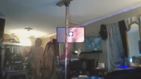 lola...and...thiggy online show from November 16, 4:51 am