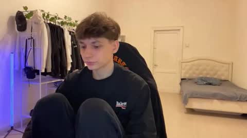 Thomas Hill online show from December 1, 9:09 pm