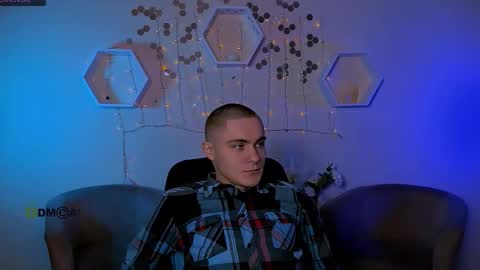 thomas_crow online show from November 14, 9:52 am