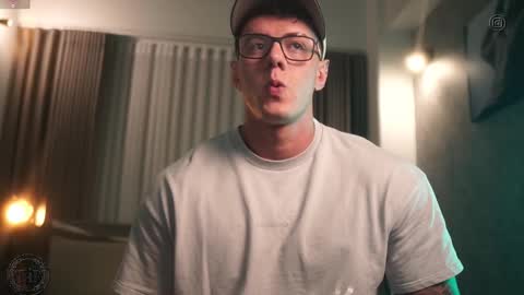 Thomas Falcon online show from September 10, 2:55 am