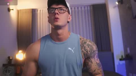 Thomas Falcon online show from October 25, 2:08 am