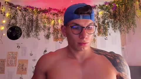 Thomas Grey online show from February 21, 1:00 am