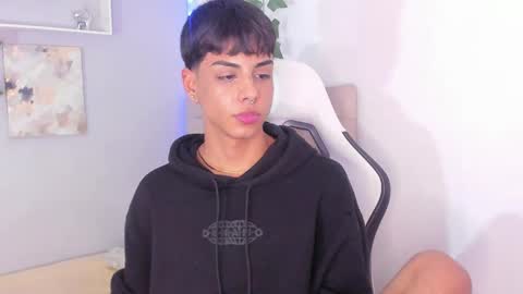 Snapshot of thomas_wild chatting on September 11, 4:34 am Thomas online show from September 11, 4:34 am