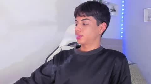 Snapshot of thomas_wild chatting on October 24, 7:05 am Thomas online show from October 24, 7:05 am