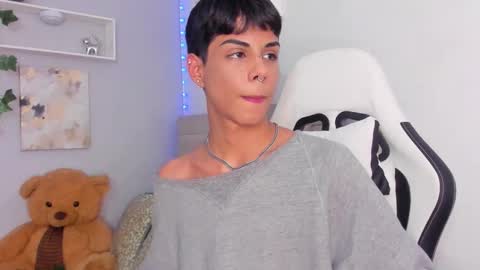 Snapshot of thomas_wild chatting on November 11, 8:42 pm Thomas online show from November 11, 8:42 pm