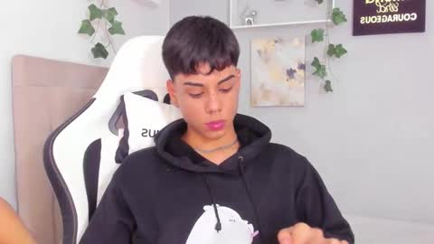 Snapshot of thomas_wild chatting on November 13, 5:17 am Thomas online show from November 13, 5:17 am