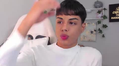 Snapshot of thomas_wild chatting on November 18, 6:40 am Thomas online show from November 18, 6:40 am