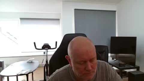 thomash32 online show from September 18, 3:25 pm