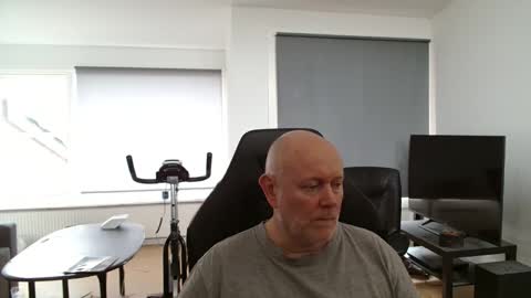 thomash32 online show from September 19, 12:17 pm