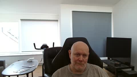 thomash32 online show from October 12, 11:20 am