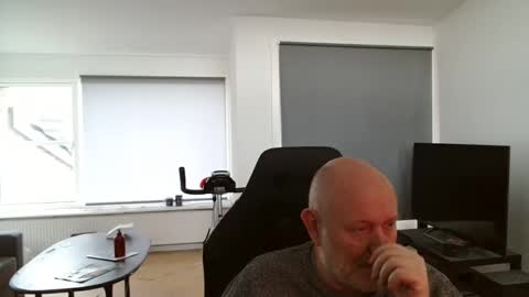 thomash32 online show from October 21, 11:33 am