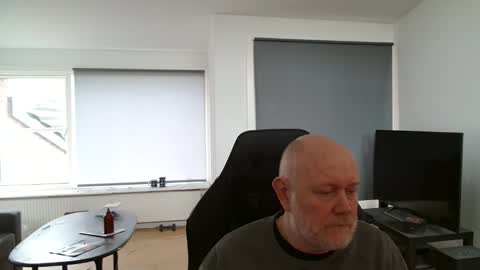 thomash32 online show from October 25, 9:28 am