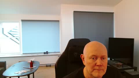 thomash32 online show from October 28, 3:04 pm